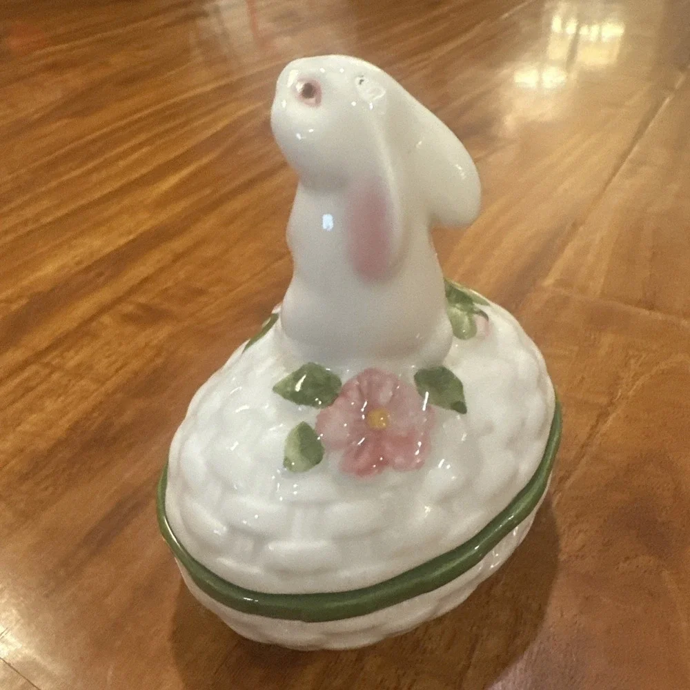 Vintage 80s Avon Bunny Rabbit Easter Holiday Spring Lidded‎ Trinket Box Brazil
